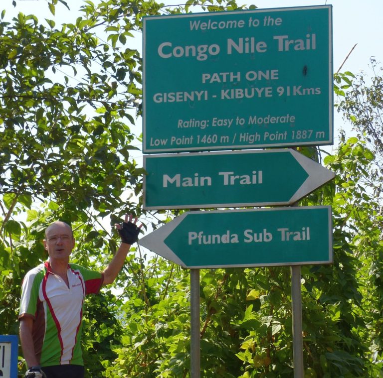 Ruanda Eine Fahrradtour in den Bergen, durch den Nyungwe Nationalpark, auf dem Congo Nile
